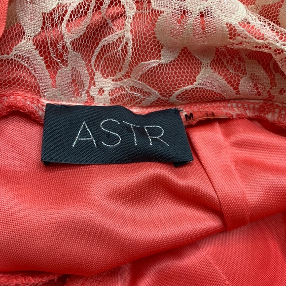 Astr the Label Coral Lace Open Back Romper - Picture 6 of 8